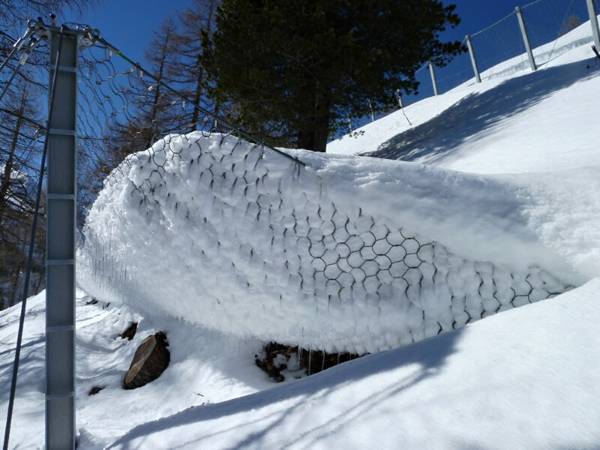 Snows are retained by the avalanche barrier made of ring net system.