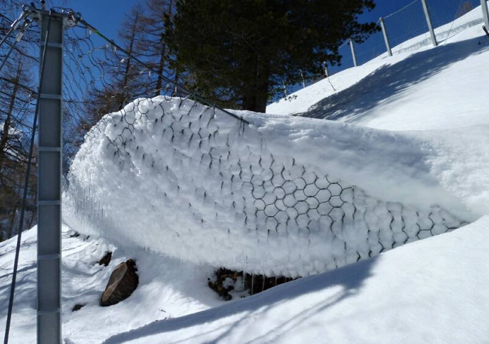 Snows are retained by the avalanche barrier made of ring net system.