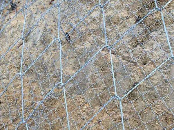 The picture shows the mesh details of reinforced rockcon system.