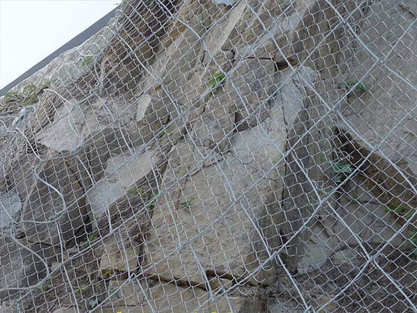 Large mountain rocks are covered by the reinforced rockcon system.