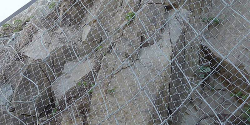 Mountain rocks are covered by the reinforced rockcon system.