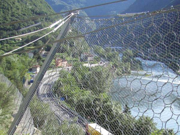 Ring net is firmly fixed by posts and tension ropes.