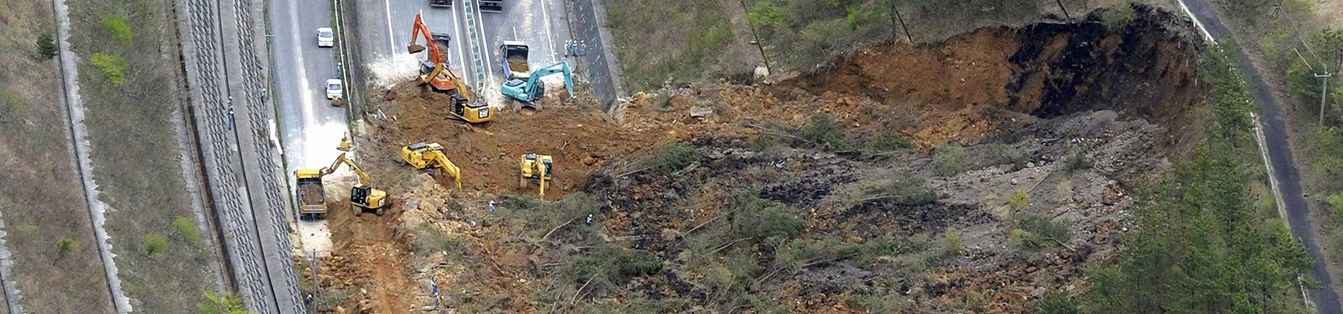 Se produce una falla en la pendiente y provoca la interrupción del tráfico.